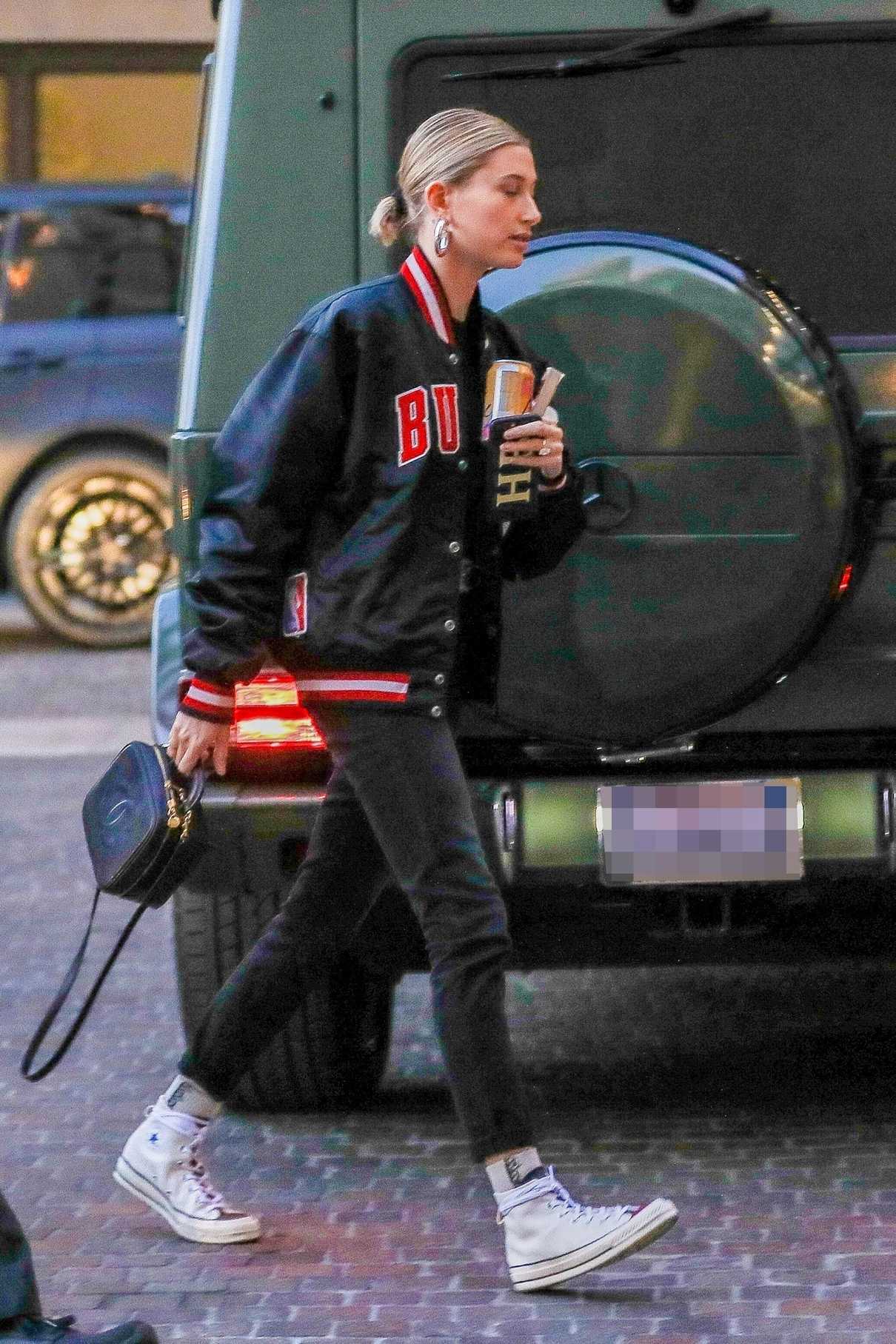 Hailey Baldwin in a White Converse Gumshoes