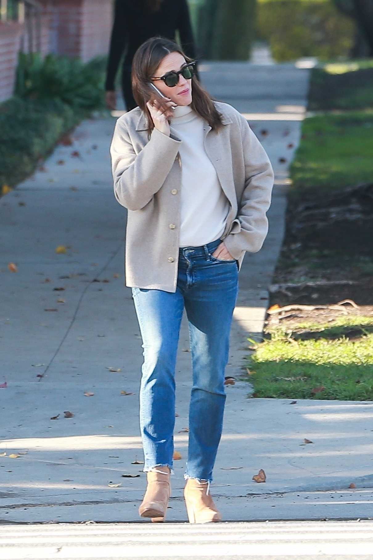 Jennifer Garner in a Beige Jacket Was Seen Out in Brentwood 01/09/2019 ...