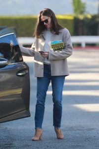 Jennifer Garner in a Beige Jacket