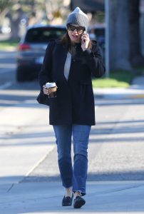 Jennifer Garner in a Gray Knit Hat