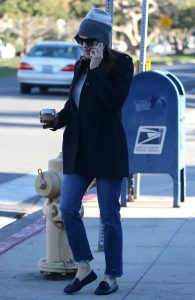 Jennifer Garner in a Gray Knit Hat