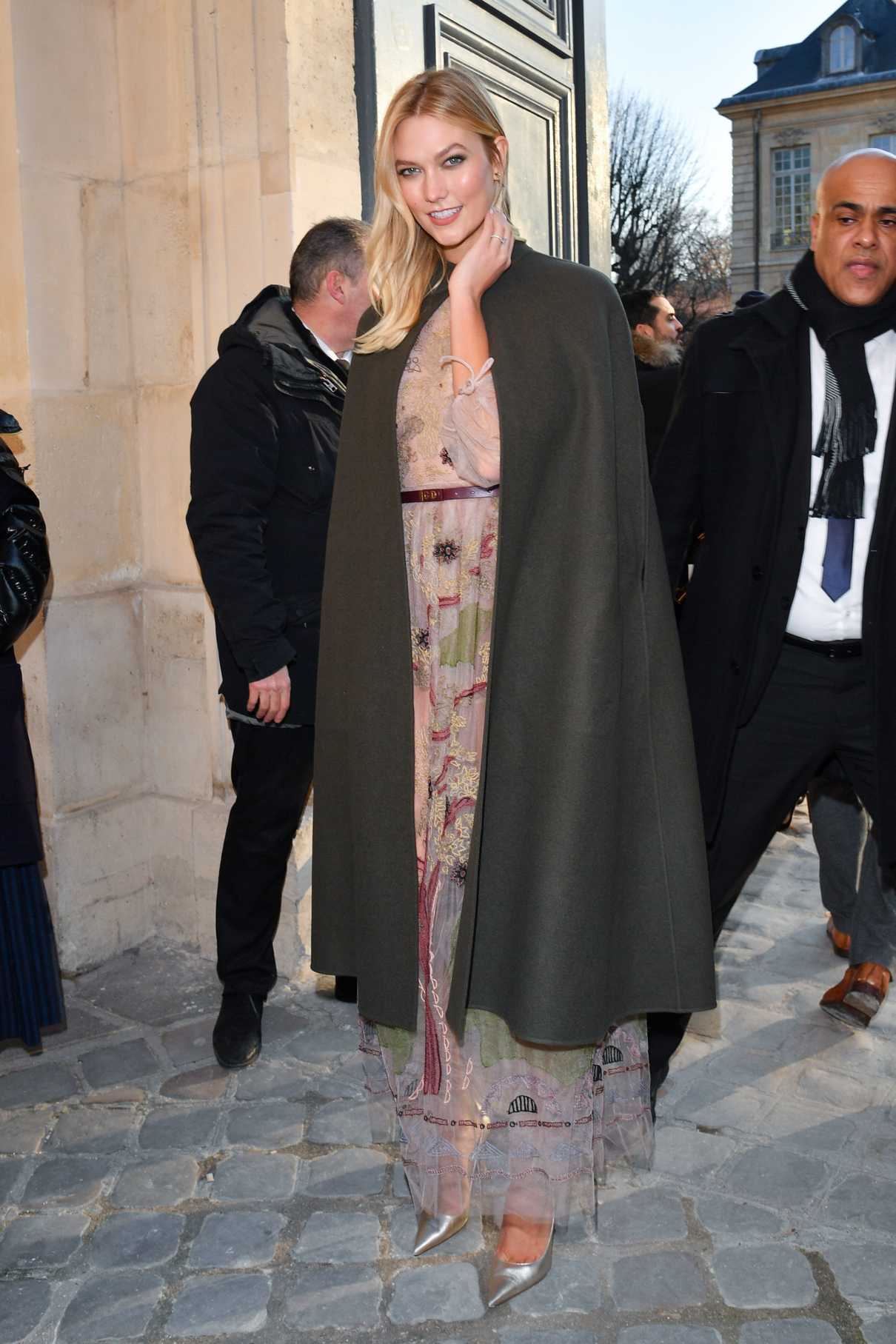 Karlie Kloss Attends the Christian Dior Show During the Paris Fashion ...