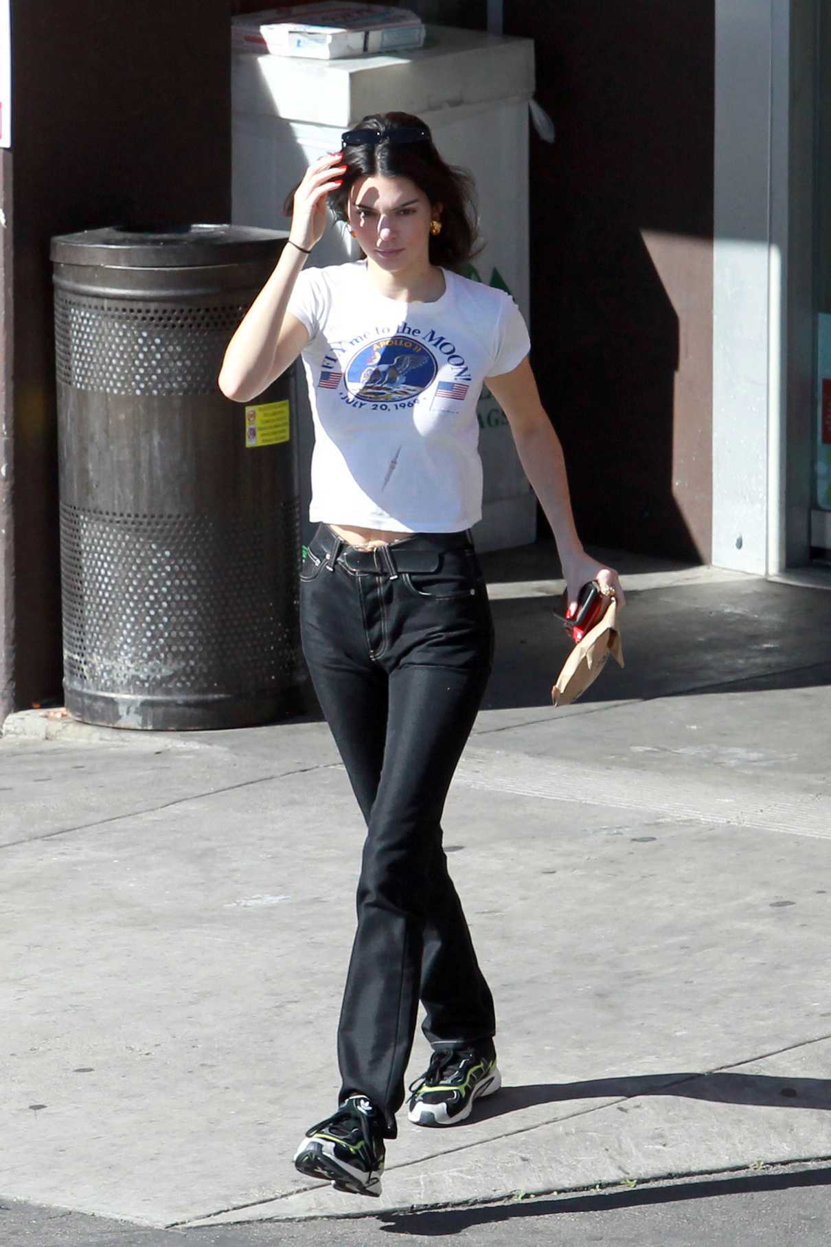 Kendall Jenner in a White T-Shirt Was Seen Out in Los Angeles 01/27 ...