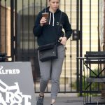 Elizabeth Banks in a Gray Sweatpants Was Seen Out in Los Angeles 02/26/2019