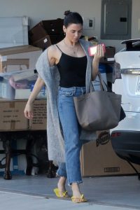 Jenna Dewan in a Gray Cardigan