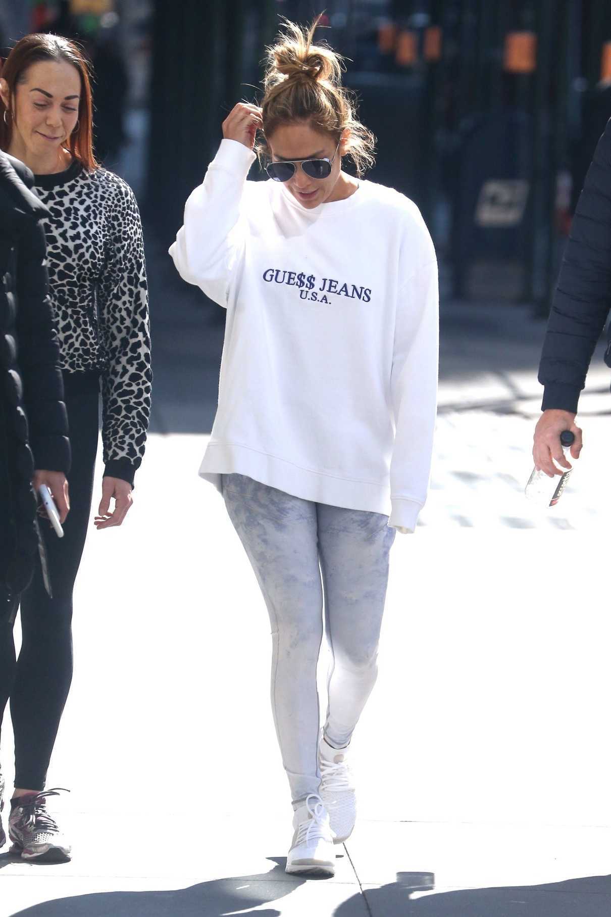 Jennifer Lopez in a White Guess Sweatshirt Hits the Gym in NYC 03/20 ...