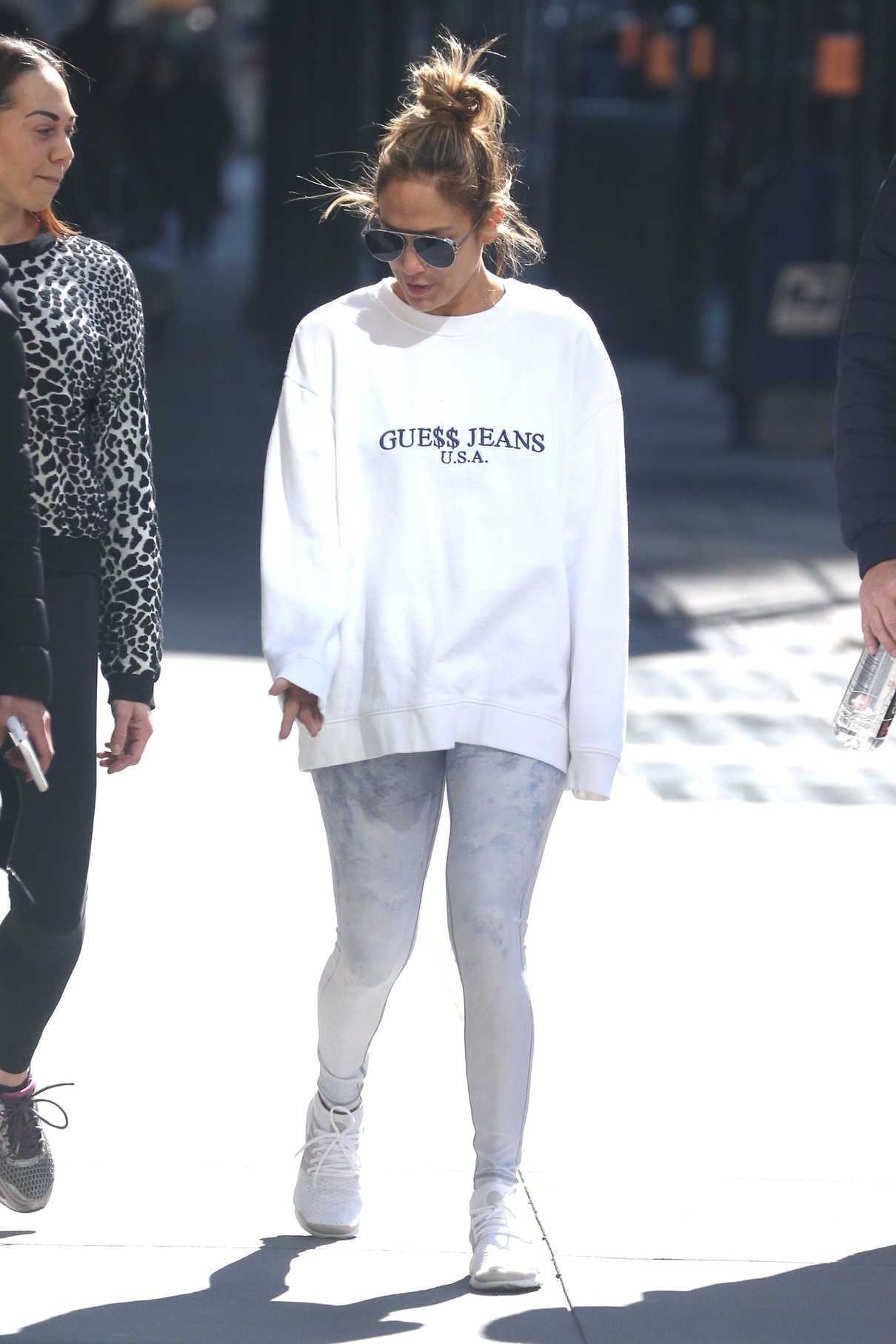 Jennifer Lopez in a White Guess Sweatshirt Hits the Gym in NYC 03/20 ...