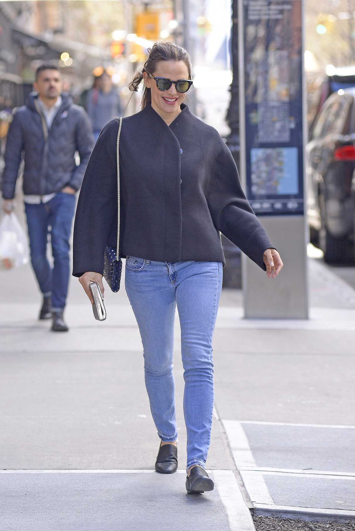 Jennifer Garner in a Blue Jeans Was Seen Out in NYC 04/10/2019 ...