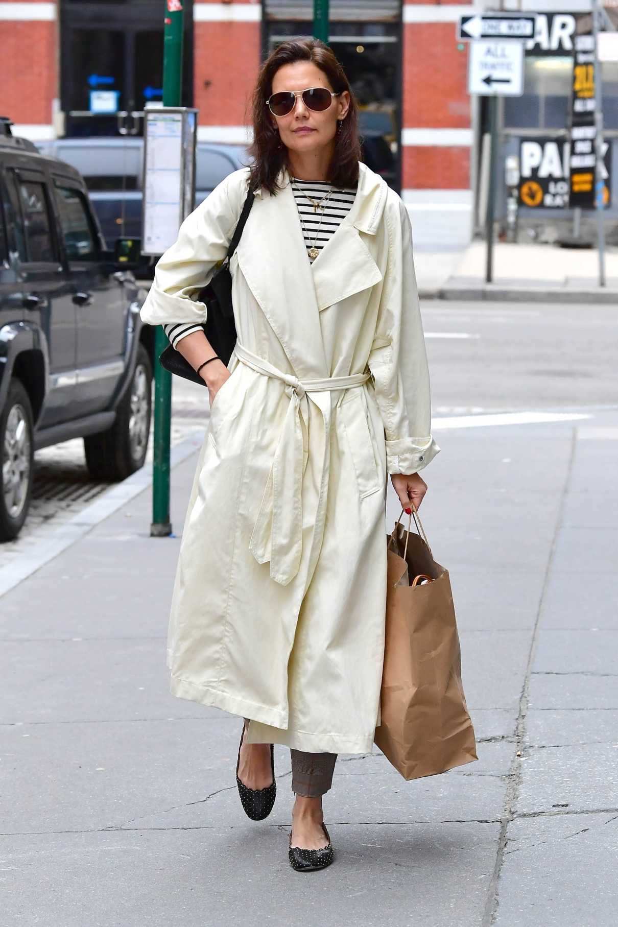 Katie Holmes in a White Trench Coat Was Seen Out in New York 04/18/2019 ...