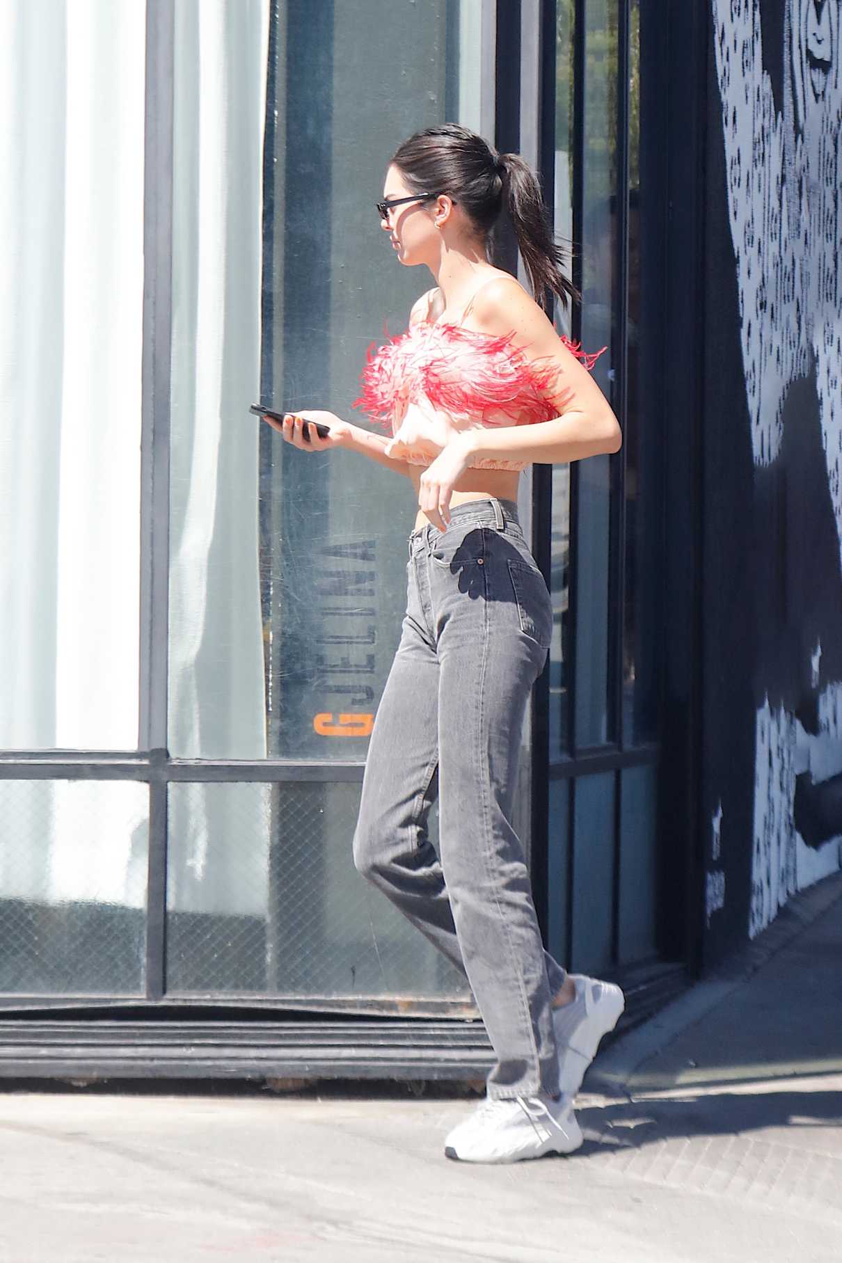 Kendall Jenner in a White Sneakers Was Seen Out in Venice Beach 04/18 ...
