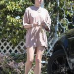 Lucy Fry in a Beige Oversized T-Shirt Was Seen Out in Hollywood 04/18/2019