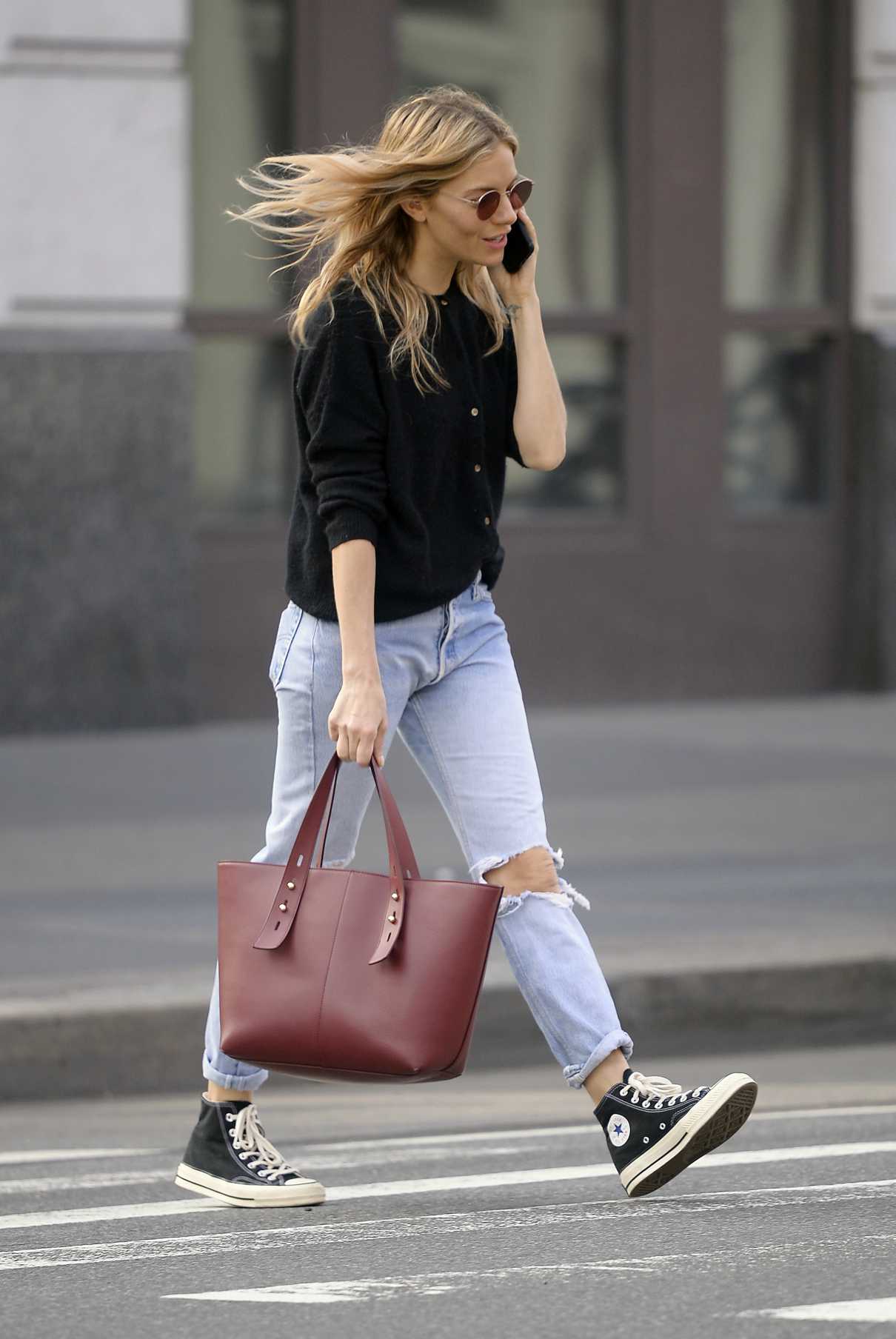 Sienna Miller In A Blue Ripped Jeans Was Seen Out In Nyc 04 09 2019 5 