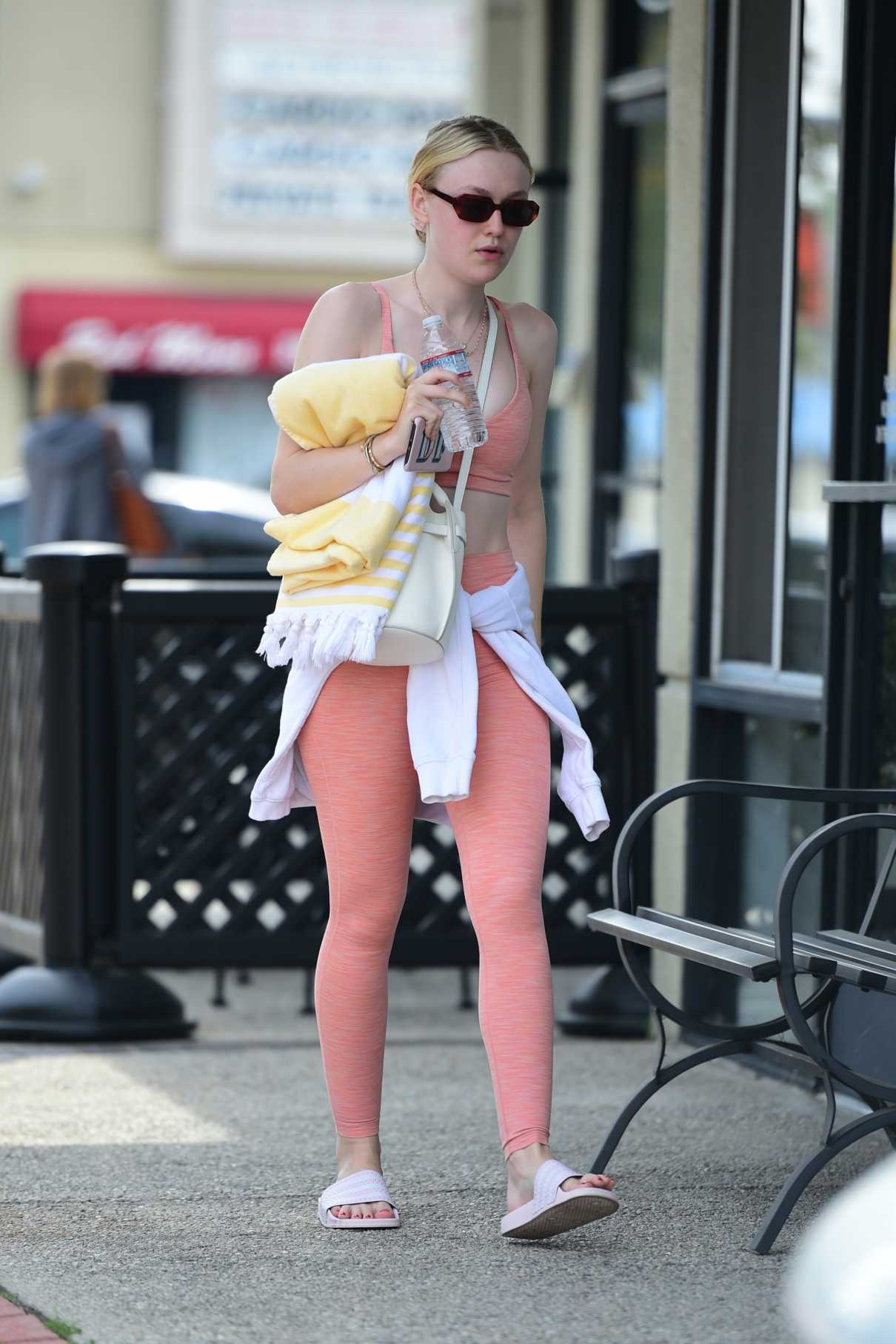 Dakota Fanning in a Pink Leggings