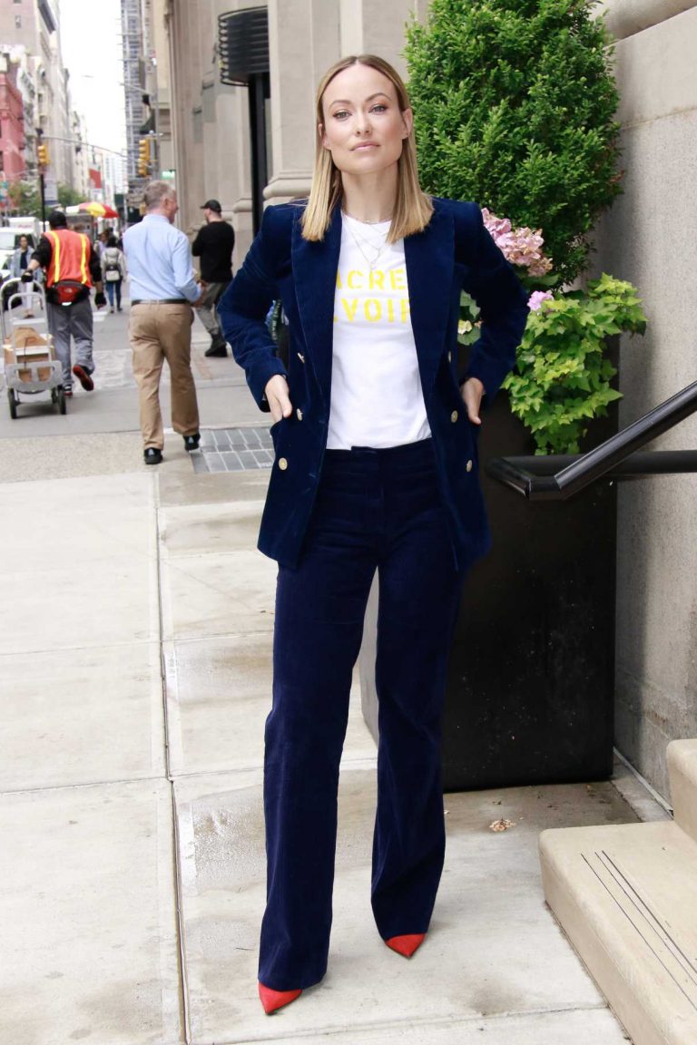 Olivia Wilde in a Blue Suit Arrives at the BuzzFeed Studios in NYC 05