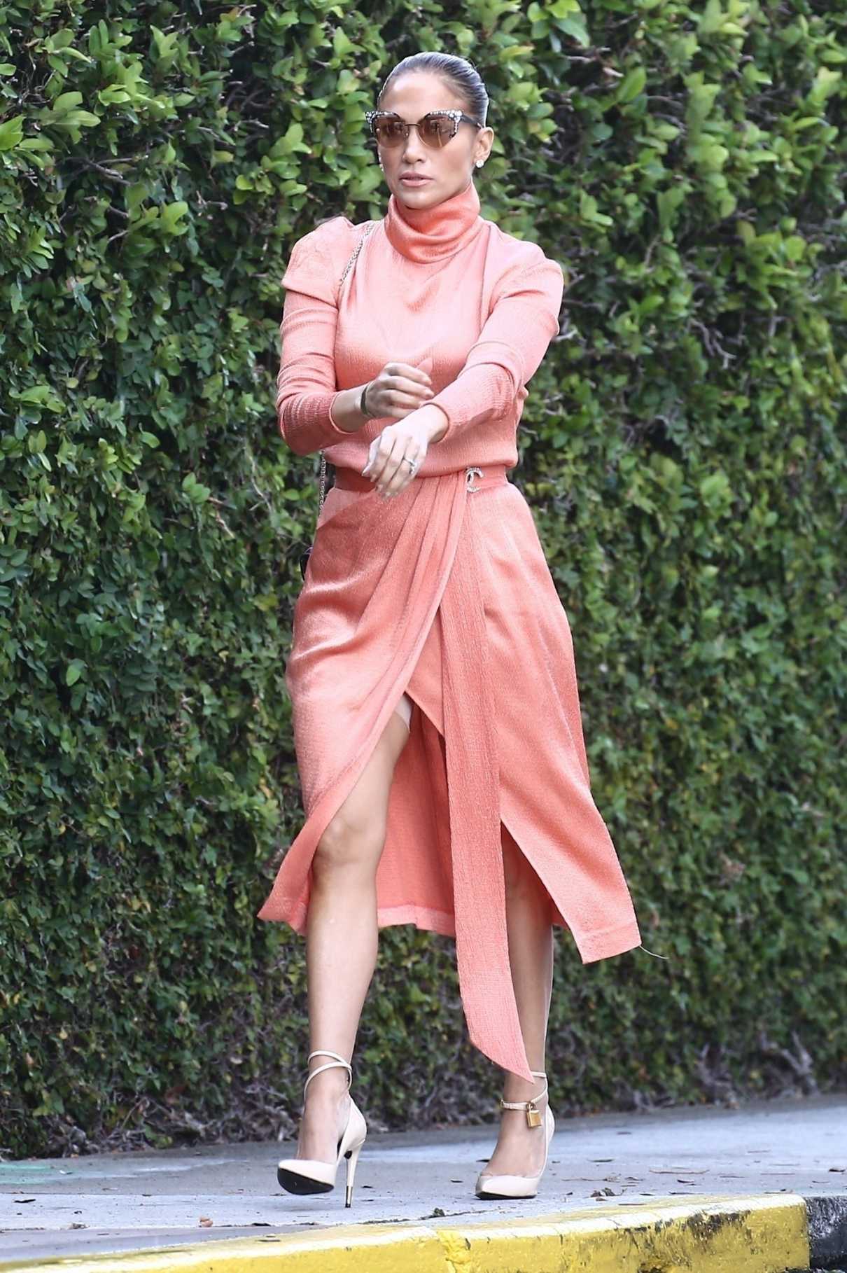Jennifer Lopez in a Pink Dress Arrives for Alex Rodriguez’s Daughter ...