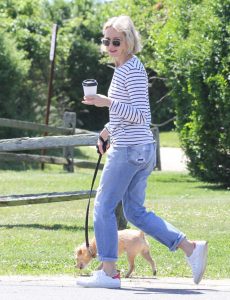 Naomi Watts in a Striped Long Sleeves T-Shirt