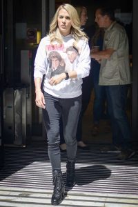 Carrie Underwood in a Black Jeans Arrives at BBC Radio 2 Studios in