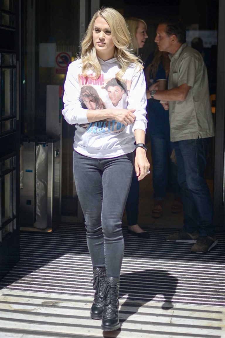 Carrie Underwood in a Black Jeans Arrives at BBC Radio 2 Studios in ...