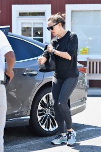Jennifer Garner in a Black Long Sleeves T-Shirt