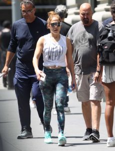 Celebrities Wearing Camo Leggings: Photos of Jennifer Lopez + More –  Footwear News