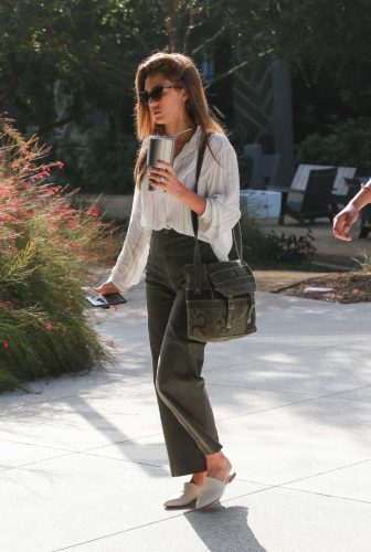 Jessica Alba in a Green Pants Heads to the Office in Los Angeles 08/13 ...