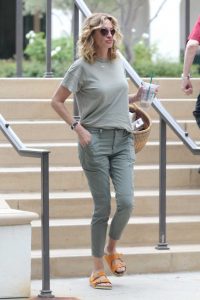 Julia Roberts in a Gray Tee