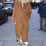 Greta Gerwig in a Beige Coat Was Seen Out in NYC 12/19/2019