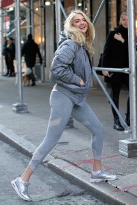 Kate Upton in a Gray Leggings