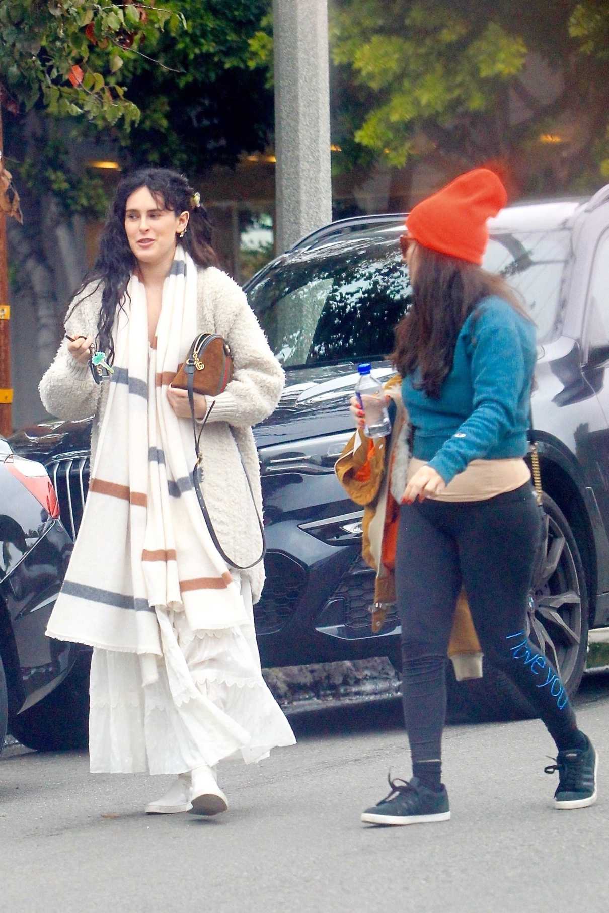 Rumer Willis in a White Dress Goes to a Salon with a Friend in ...