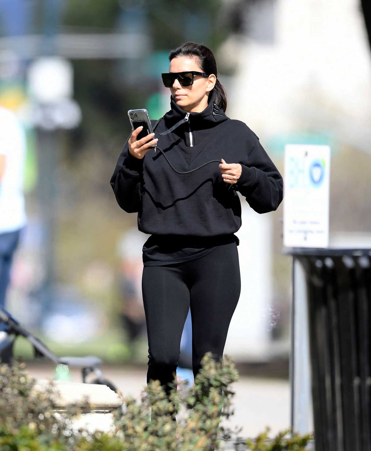 Eva Longoria in a Black Leggings Was Seen in a Park in Beverly Hills 03