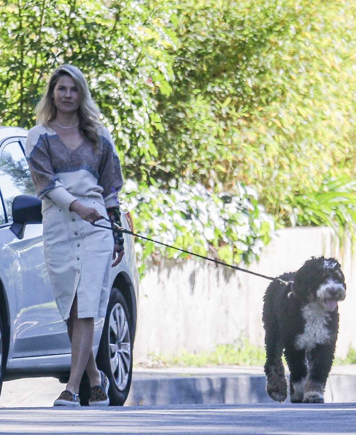 Ali Larter in a White Skirt Walks Her Dog in Pacific Palisades 04/17 ...