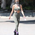 Delilah Belle Hamlin in a Face Mask Was Seen Out in Beverly Hills 04/11/2020
