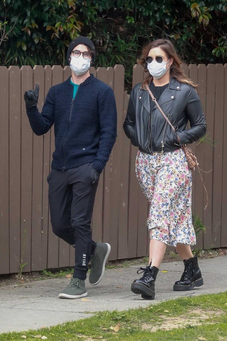 Mia Swier in a Face Mask Was Seen Out in Los Feliz 04/18/2020 – LACELEBS.CO