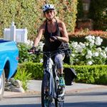 Goldie Hawn in a Black Tank Top Does a Bike Ride in Pacific Palisades 05/04/2020
