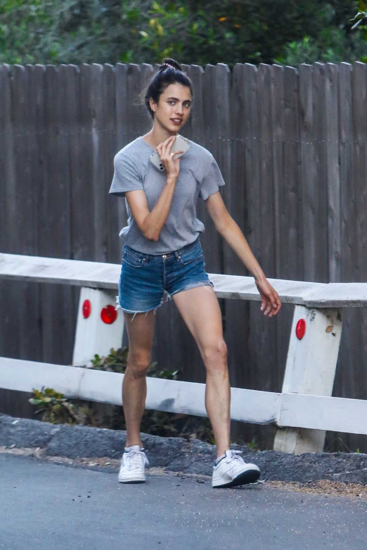 Margaret Qualley in a Gray Tee Was Seen Out in Los Angeles 05/08/2020-1