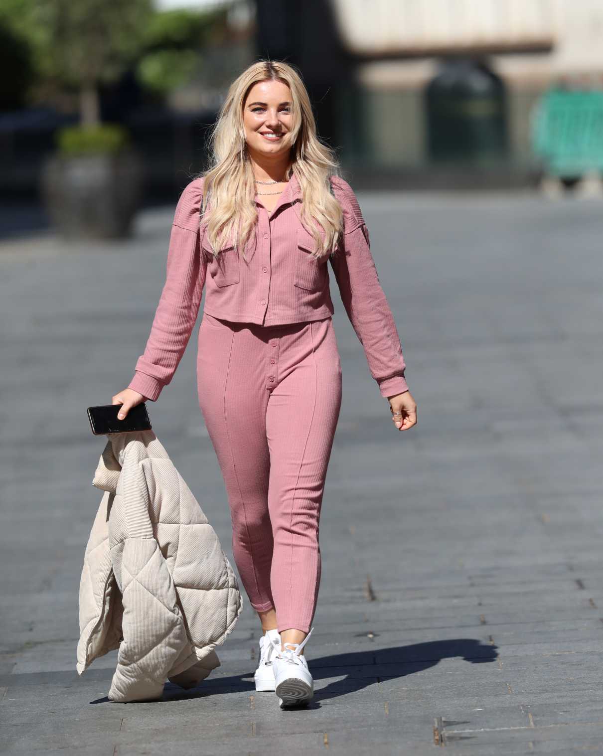 Sian Welby in a Pink Suit Arrives at Global Offices in London 05/18 ...
