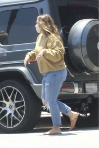Haylie Duff in a Blue Ripped Jeans