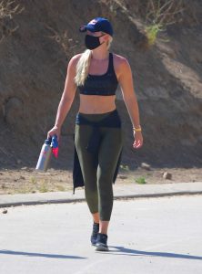 Lindsey Vonn in a Protective Mask Was Seen Hiking at Runyon Canyon in Los Angeles 07/08/2020