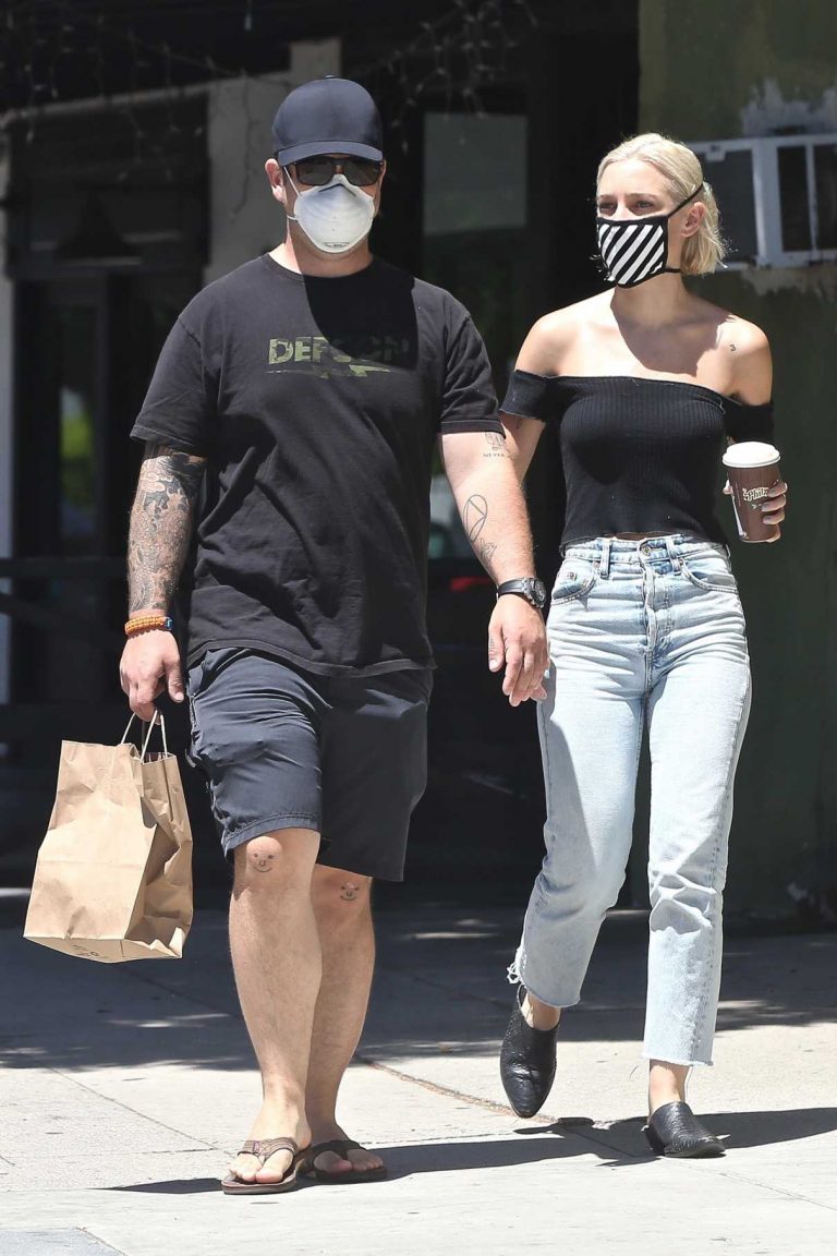 Aree Gearhart in a Black Top Was Seen Out with Jack Osbourne in Studio