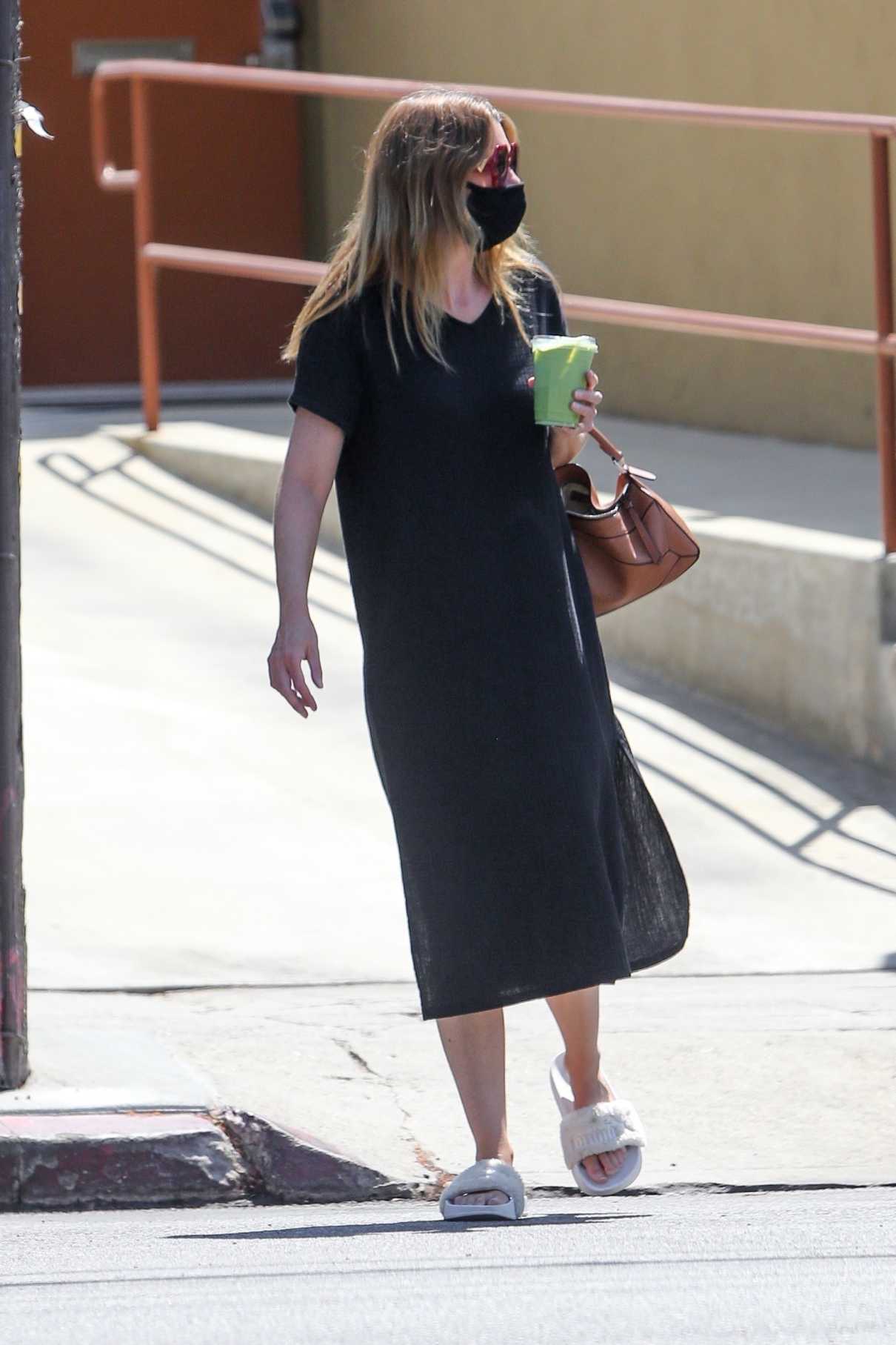 Ellen Pompeo in a Black Dress Grabs a Green Smoothie in Los Feliz 08/16