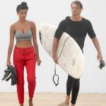 Kelly Gale in a Gray Bikini Top Out with Joel Kinnaman Heads to the Beach in Santa Monica 08/06/2020