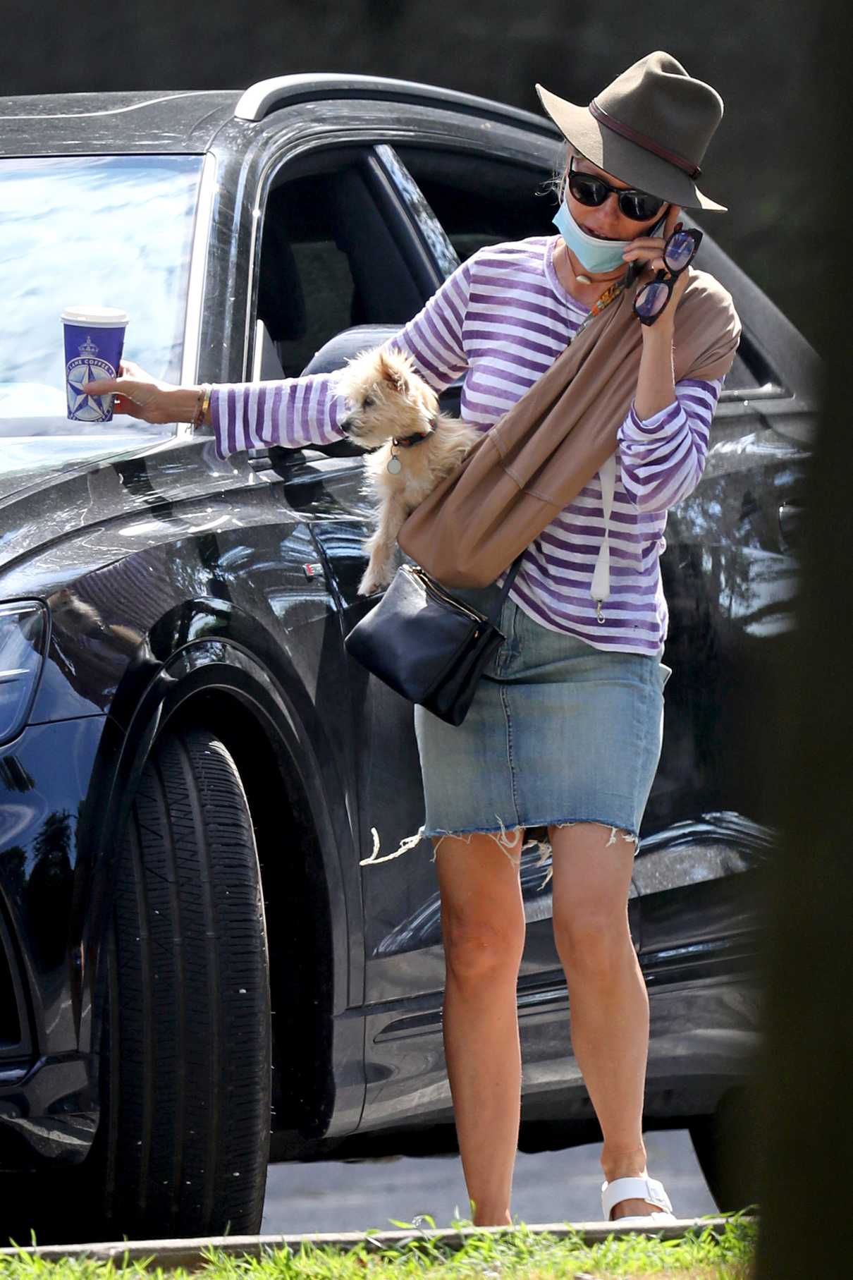 Naomi Watts in a Striped Long Sleeves T-Shirt
