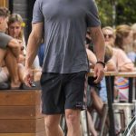 Chris Hemsworth in a Grey Tee Was Seen Out with Elsa Pataky in Byron Bay 09/23/2020