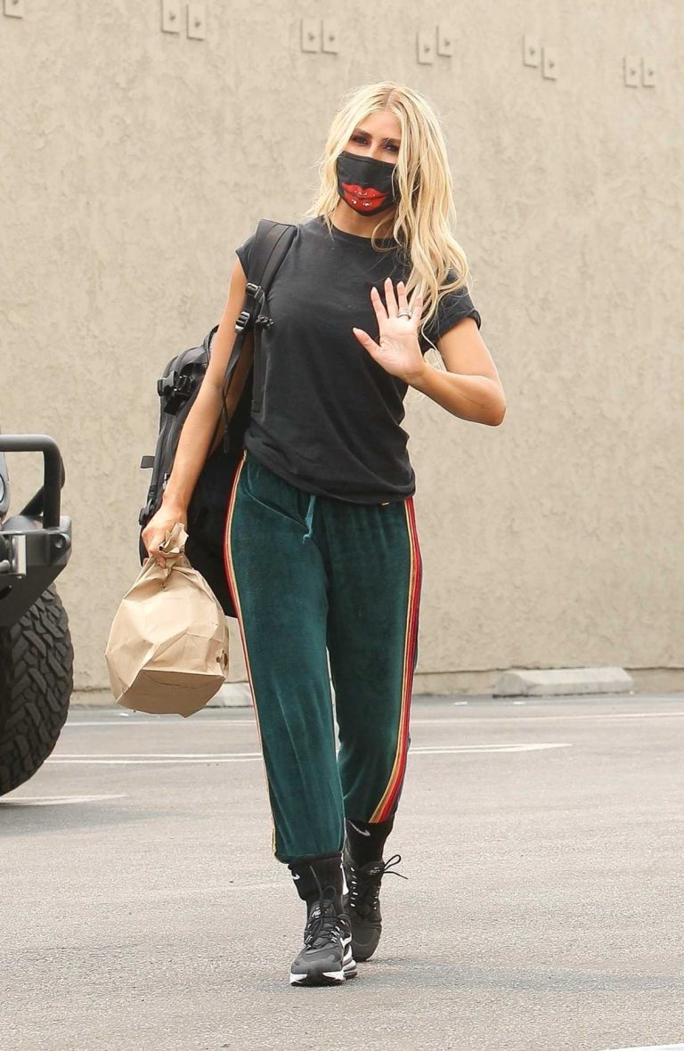 Emma Slater in a Black Sneakers Arrives for Rehearsal at the DWTS