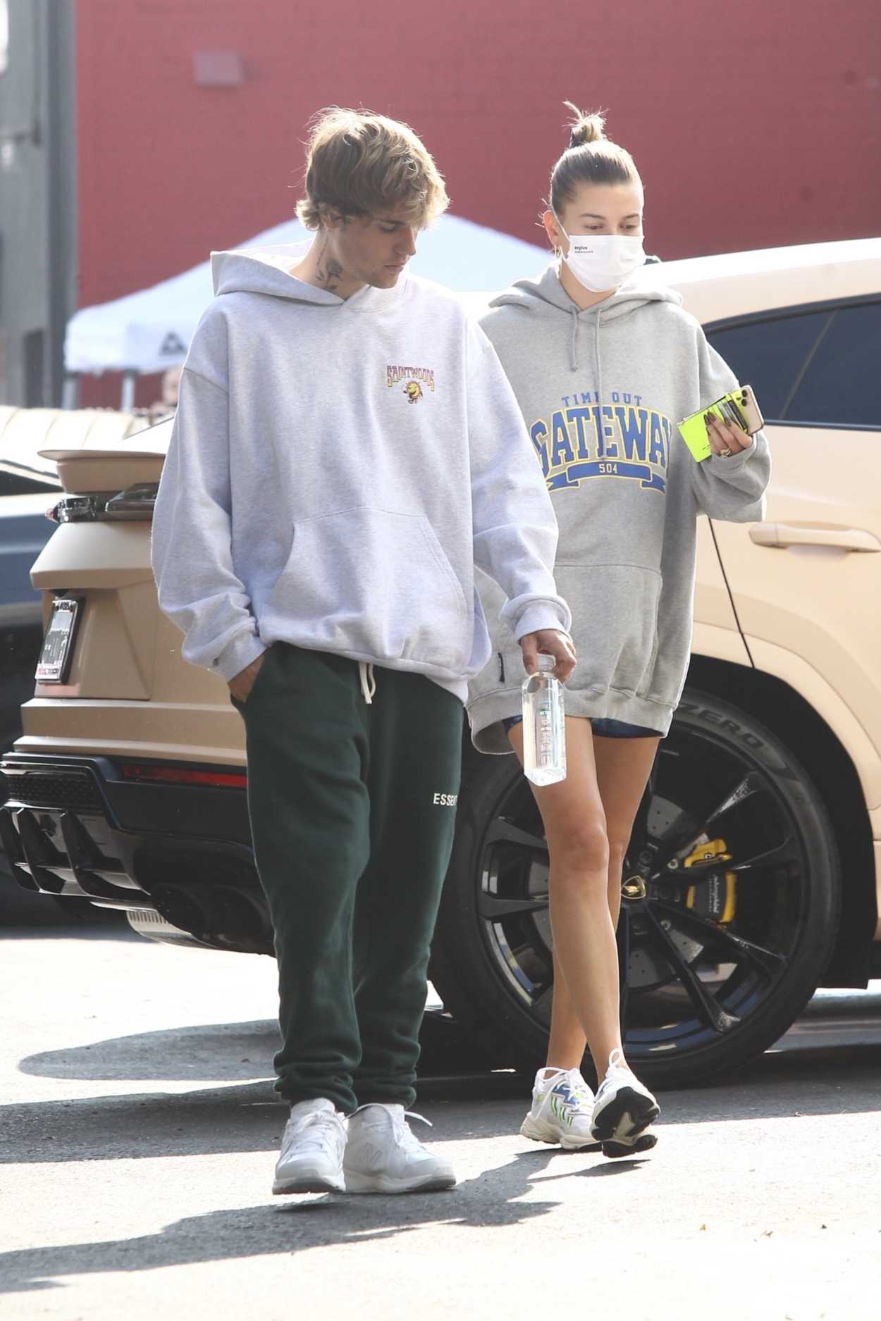 Hailey Bieber in a Grey Hoody Was Seen Out with Justin Bieber in West ...