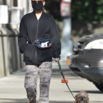Kelly Ripa in a Black Protective Mask Walks Her Dog Chewy in New York 09/20/2020