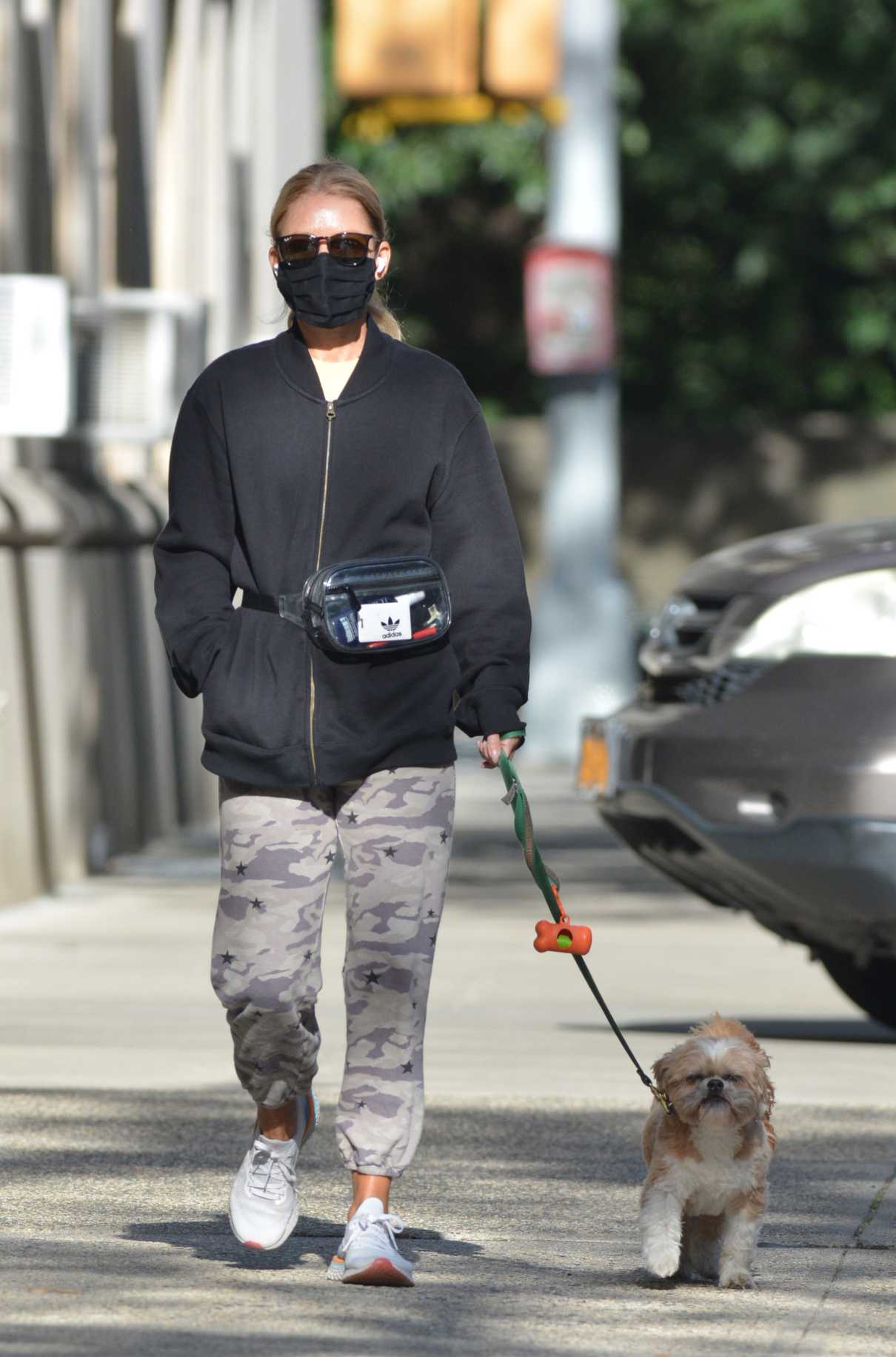 Kelly Ripa in a Black Protective Mask