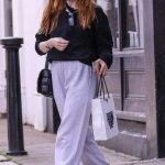 Stacey Dooley in a Protective Mask Goes Shopping in Notting Hill, London 09/22/2020