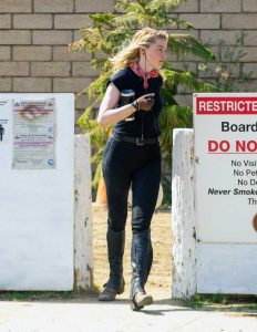Amber Heard in a Black Tee Leaves Her Horseback Riding Session in Los Angeles 10/07/2020