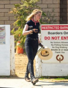Amber Heard in a Black Tee Leaves Her Horseback Riding Session in Los Angeles 10/07/2020